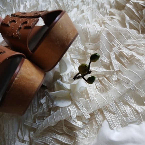Tory Burch 'Ines' Wedges - Picture 8 of 13